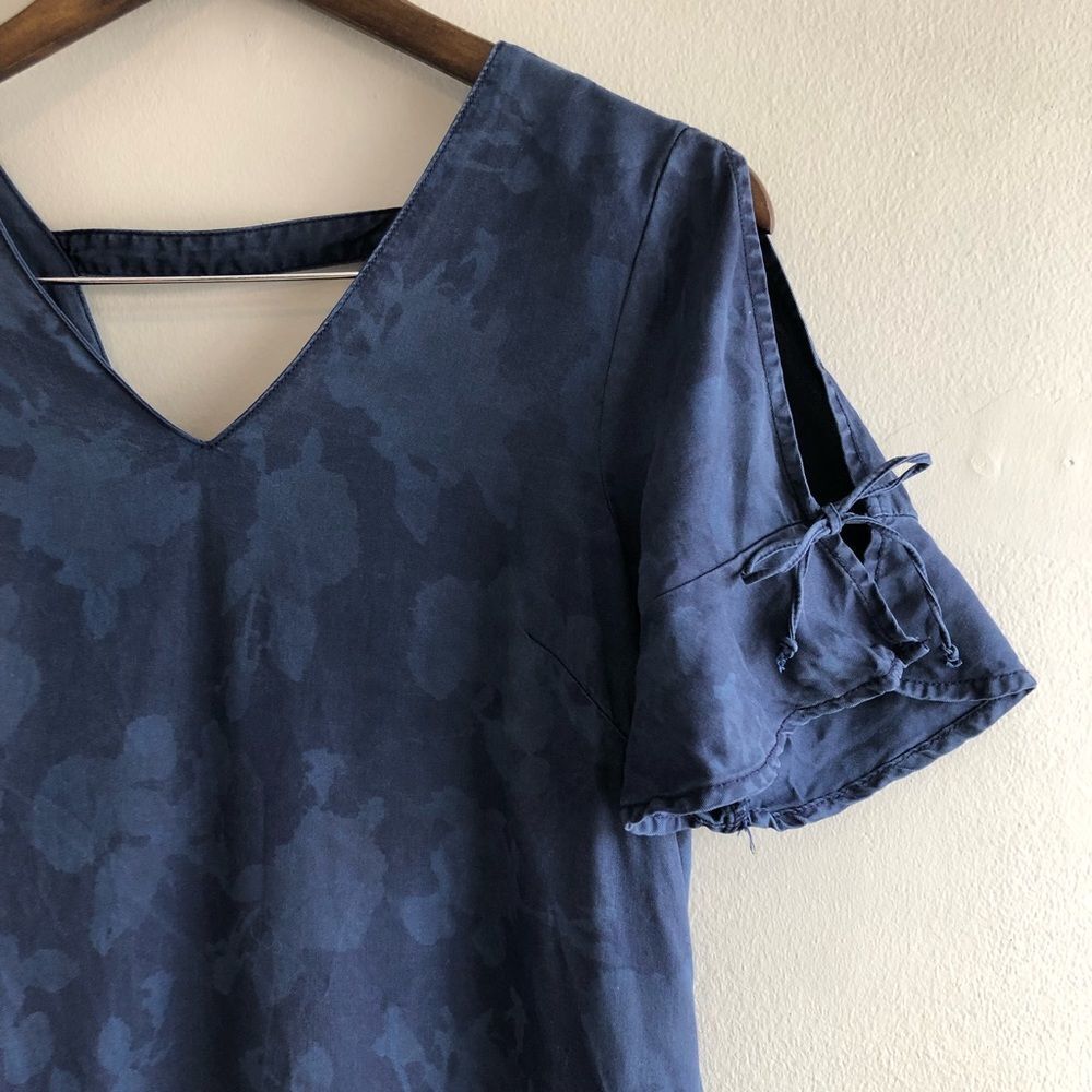 ✨$8 CLEAR-OUT✨ Reitmans Floral CutOut Ruffle Short Sleeve V Neck Mini Dress Blue - Picture 4 of 12